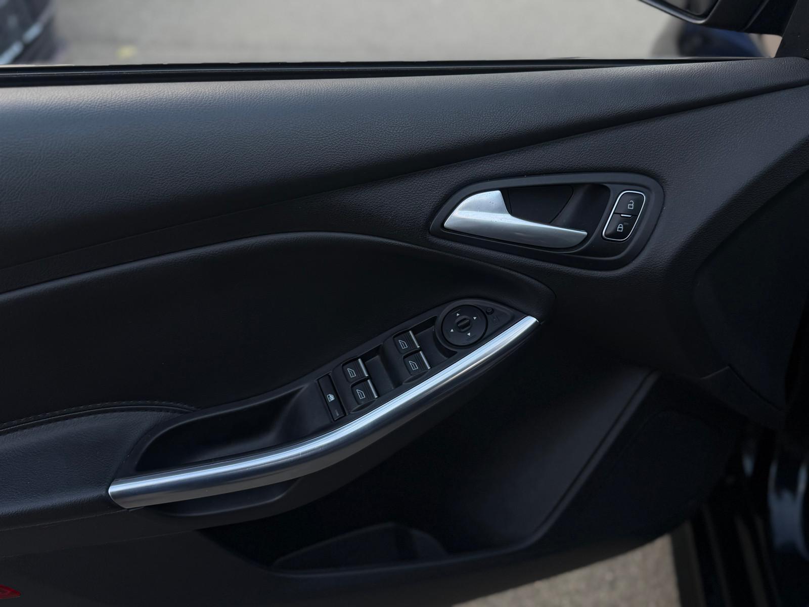 Ford Focus 2015 — photo 23