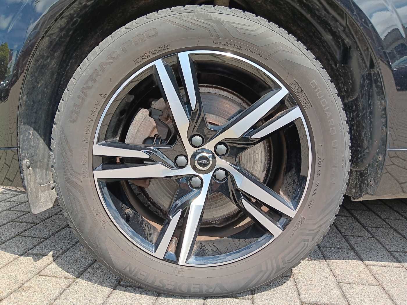 Fahrzeugabbildung Volvo XC60 B4 D 2WD R-Design 'AHK, ACC'