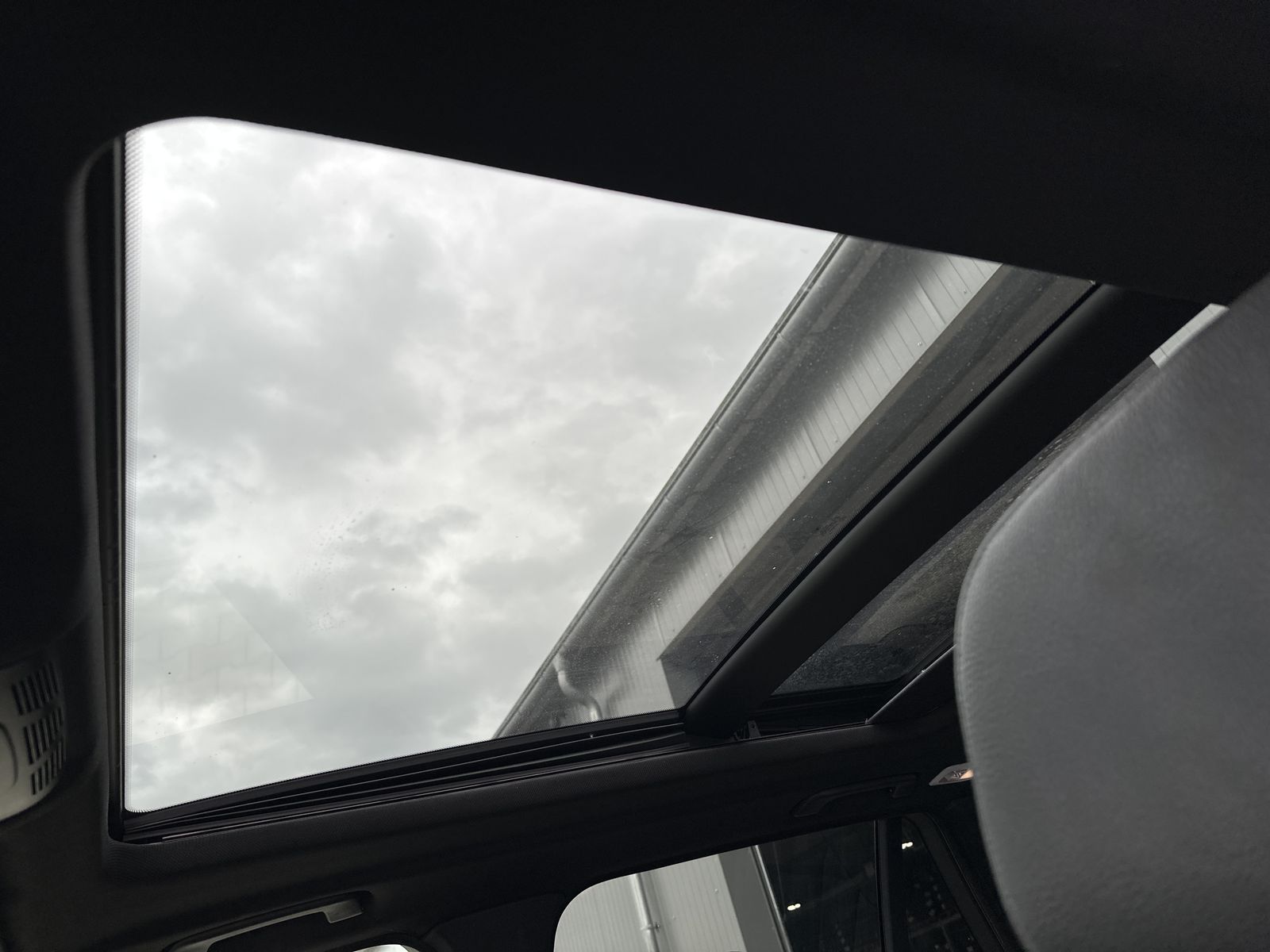 Fahrzeugabbildung BMW X5 xDrive30d M-Sport NAV+LED+PANO+KAM+HUD+H&K+PP
