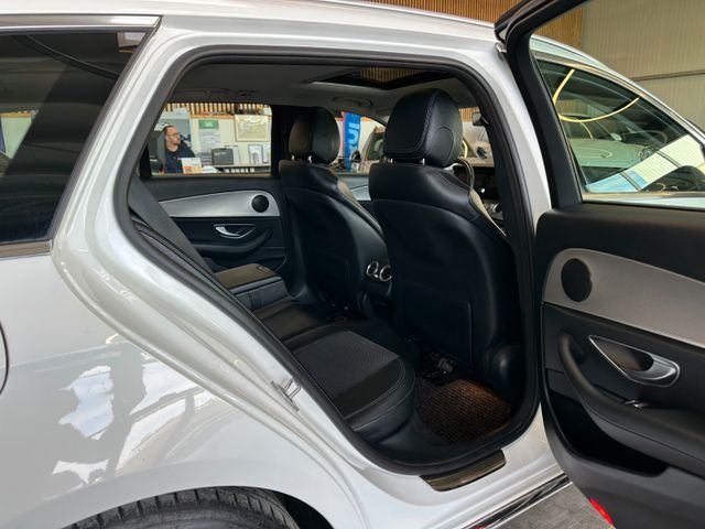 Mercedes-Benz E 350 d *4Matic*Led*Multibeam*Pano*AHK*