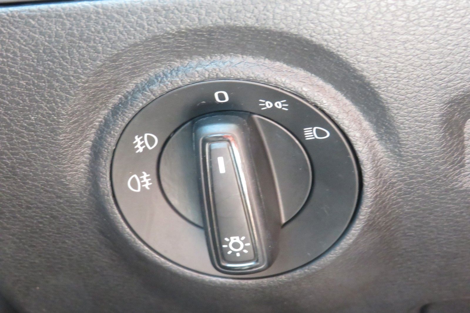 Fahrzeugabbildung SKODA Fabia Combi ALU16`PDC NEBEL APP-CONNECT 1.H