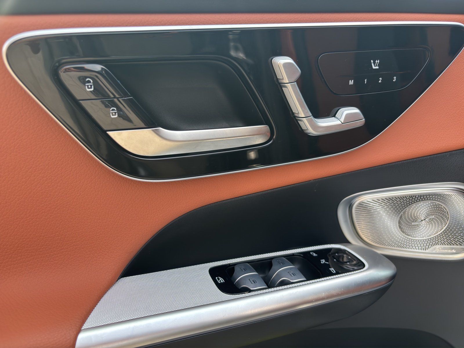 Fahrzeugabbildung Mercedes-Benz GLC400e Cpé AMG Prem DISTR Memo AIRMATIC DC-Lade