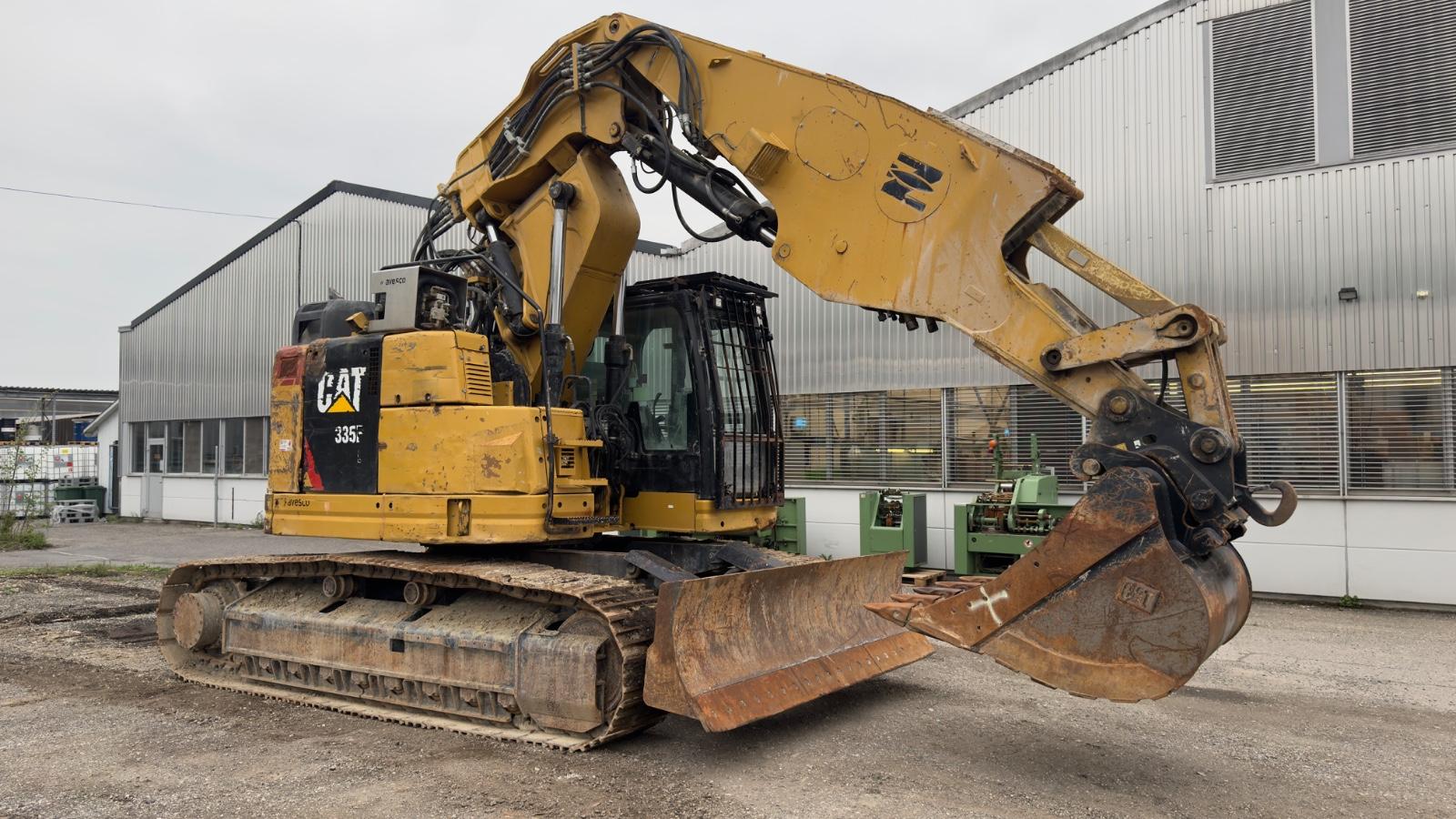 CAT 335F Tunnel