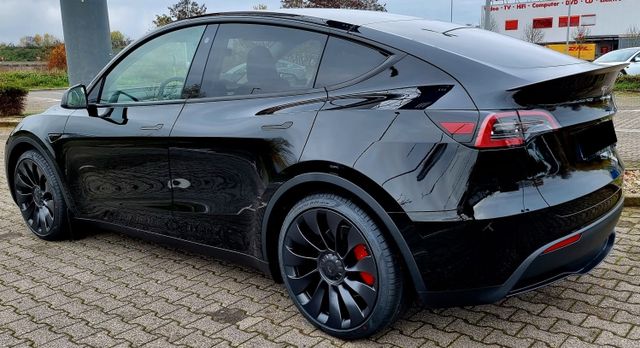 Tesla Model Y Performance Dual Motor AWD AHK   MwSt