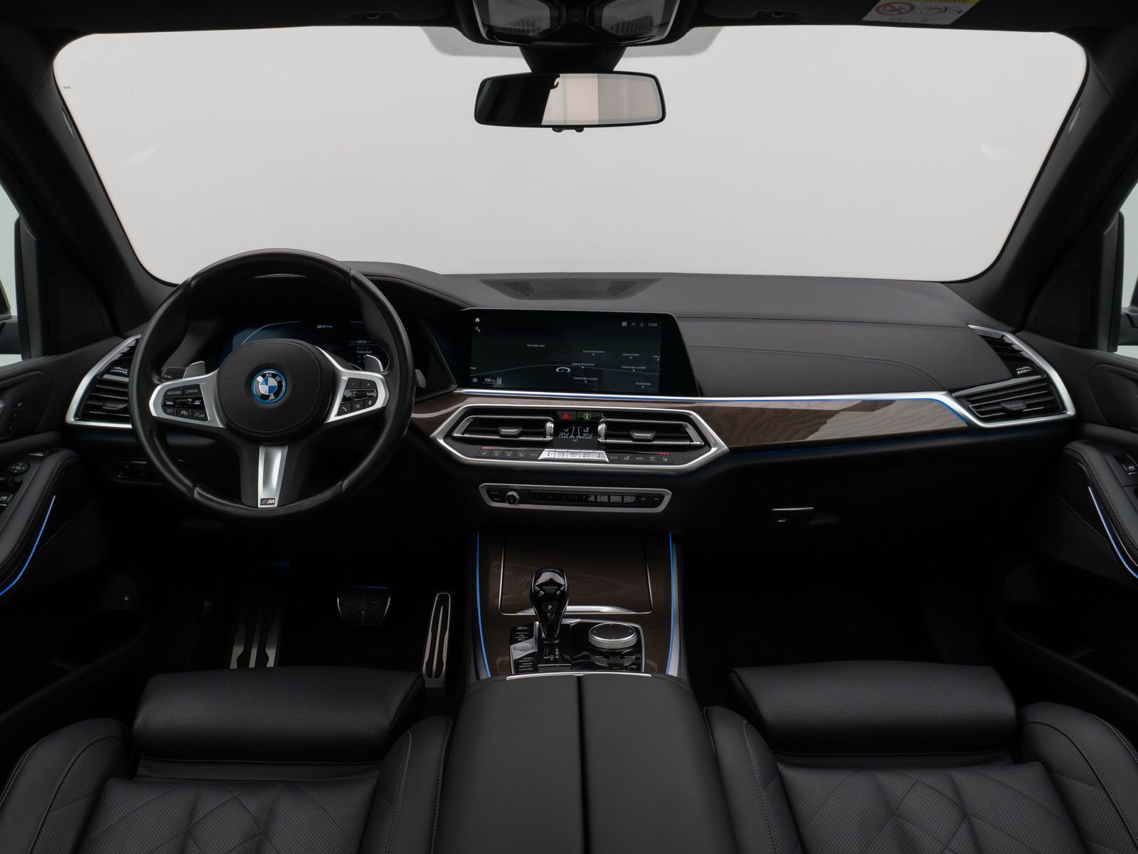 Fahrzeugabbildung BMW X5 xD45e M Sport Panorama HUD HiFi DisKey 22Zoll