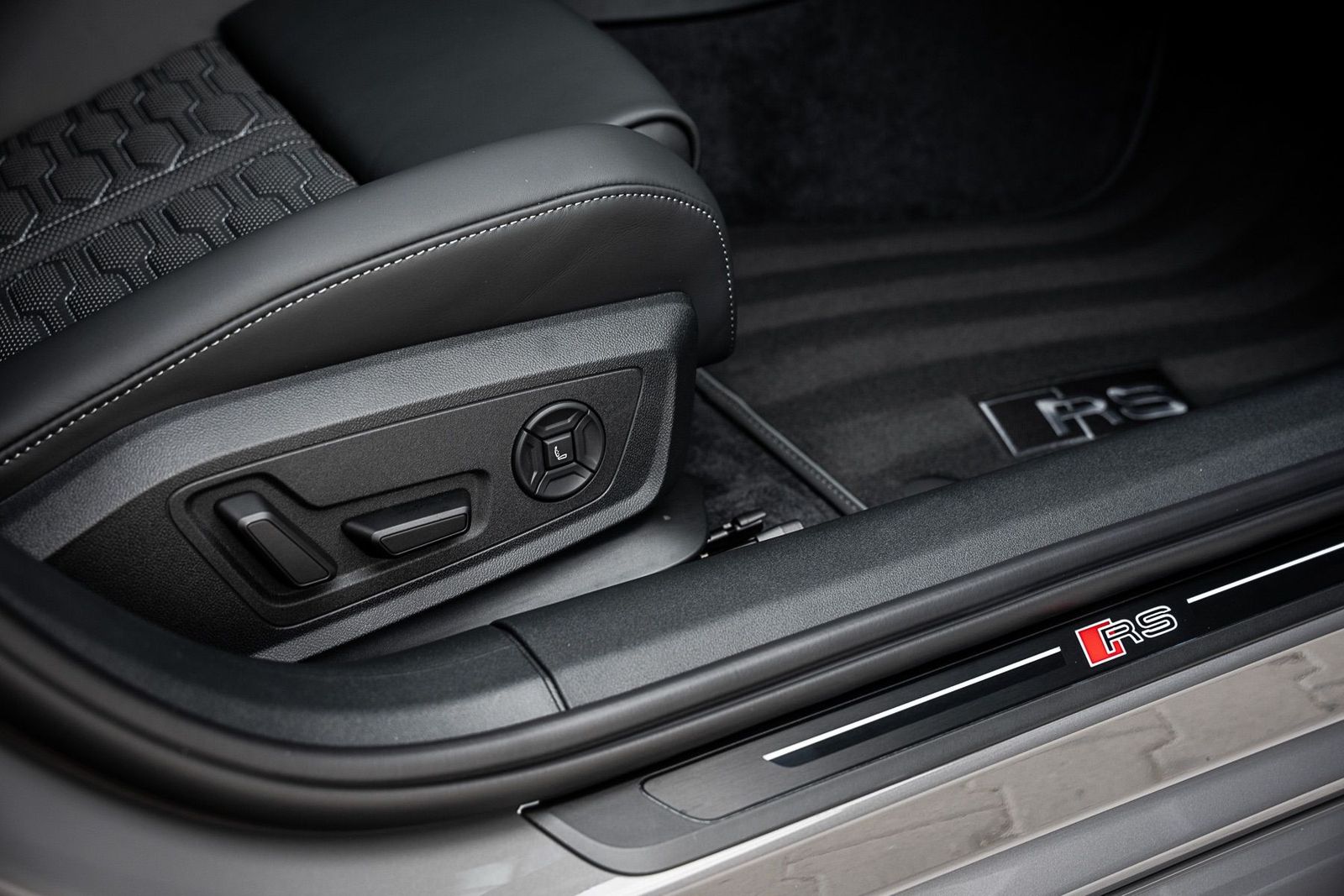 Fahrzeugabbildung Audi RS5 Avant KERAMIK|B&O|TECHPRO|HUD|SPORTPAKET|285