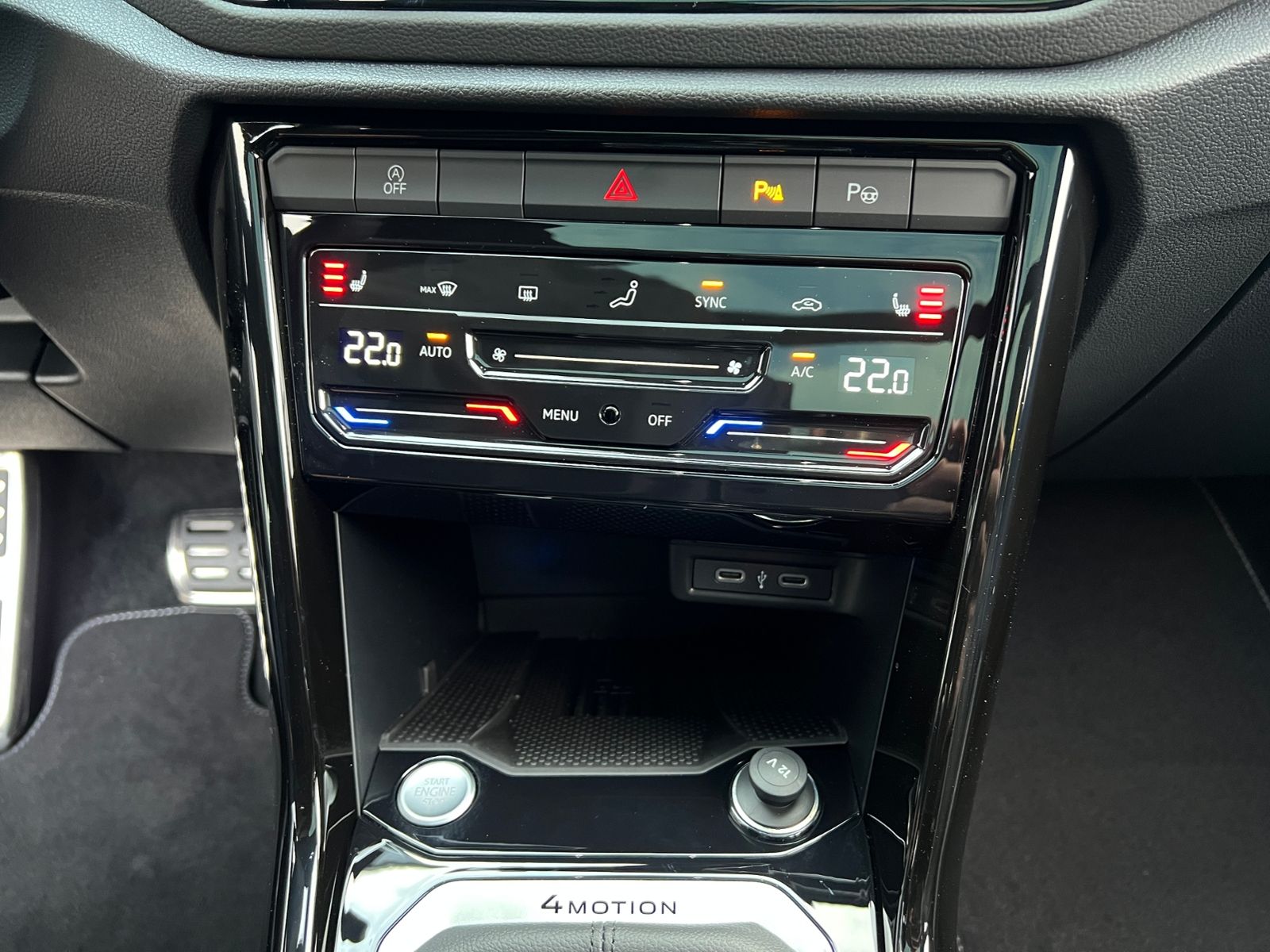 Fahrzeugabbildung Volkswagen T-Roc R-Line 2.0 TSI DSG 4MOTION *AHK, IQ.Light,