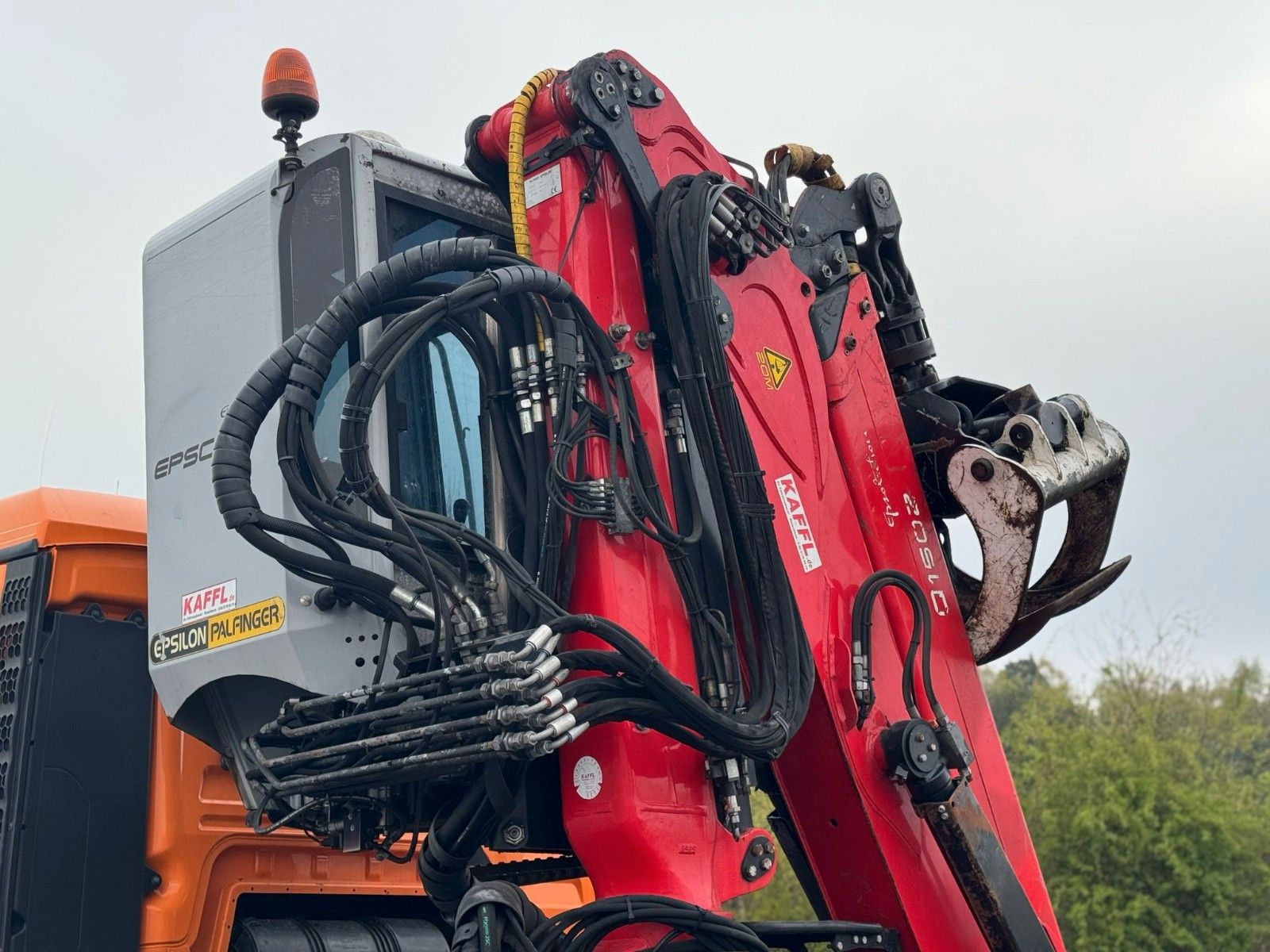 Fahrzeugabbildung MAN TGS 26.440 6x2-4 BL Abrollkipper / Kran