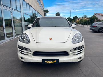 Porsche Cayenne - 2