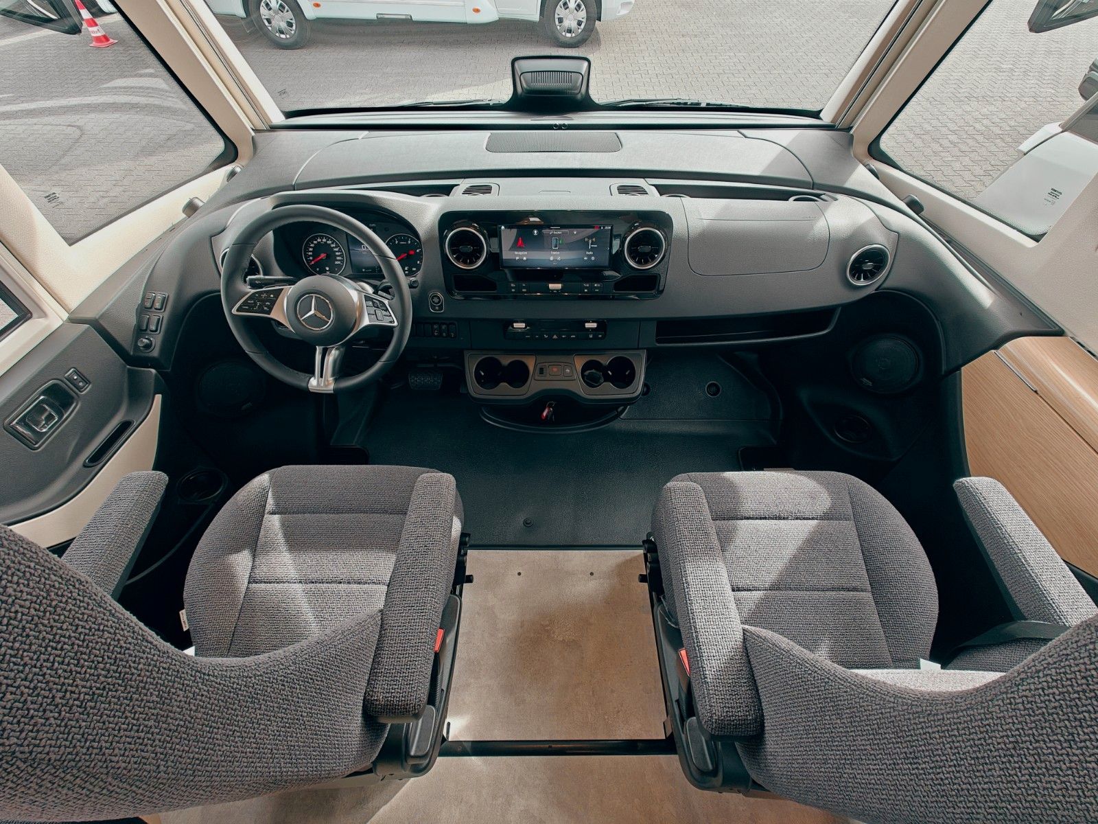 Fahrzeugabbildung HYMER / ERIBA / HYMERCAR B-KLASSE ML I 790 BLACKLINE