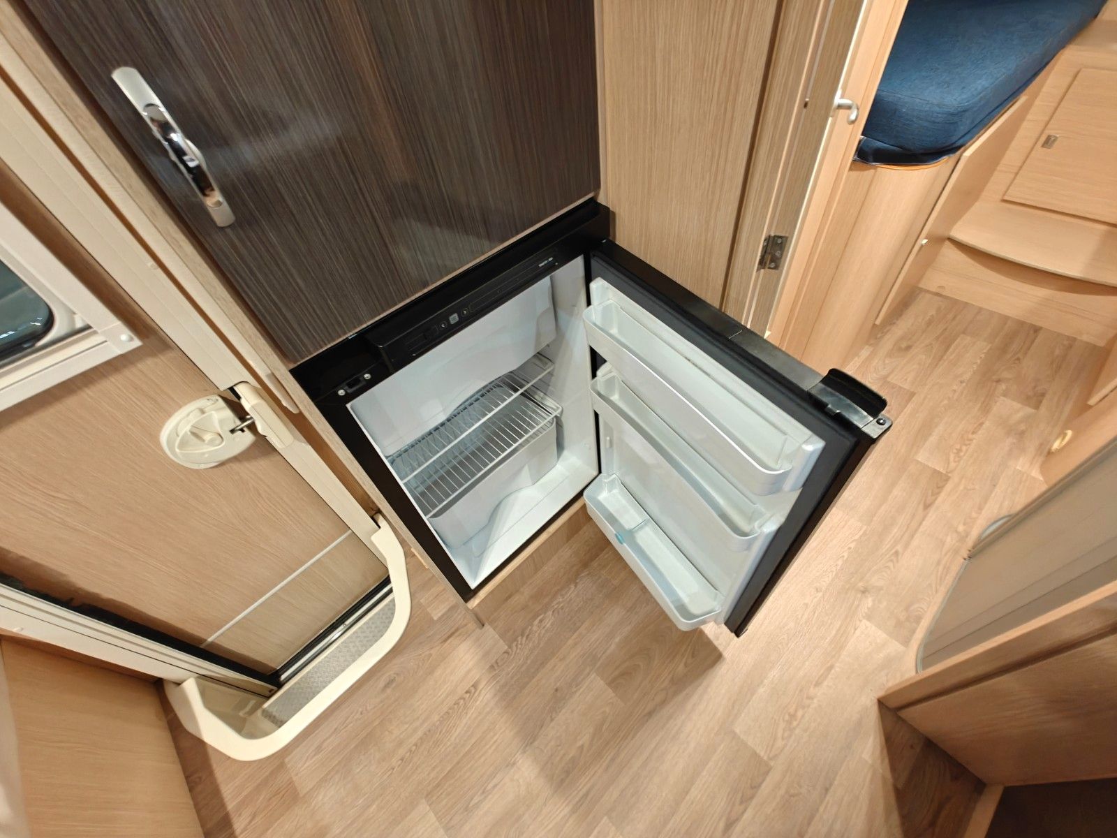 Fahrzeugabbildung XGO Dynamic 95 P - Autom. SAT, TV, Einzelbetten -