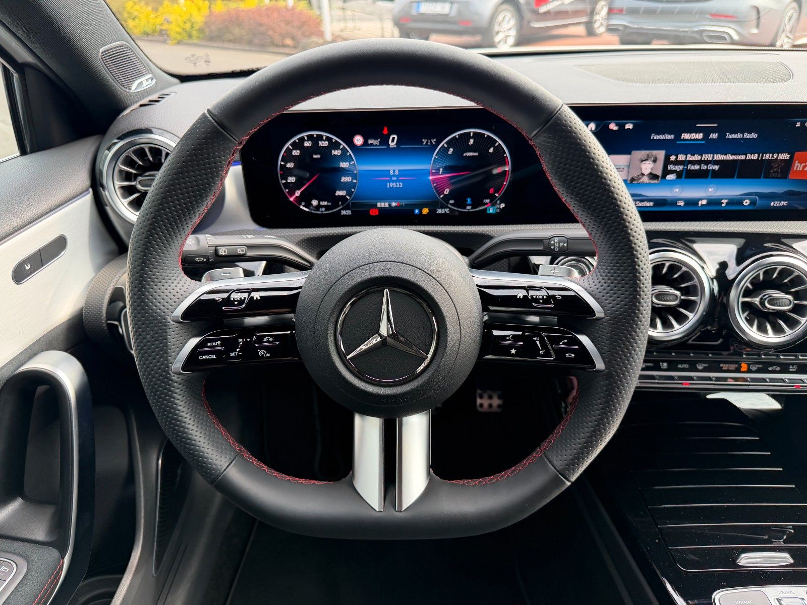 Fahrzeugabbildung Mercedes-Benz A 220 d AMG BURM+AHK+360°+MBEAM+TOTW+DISTR