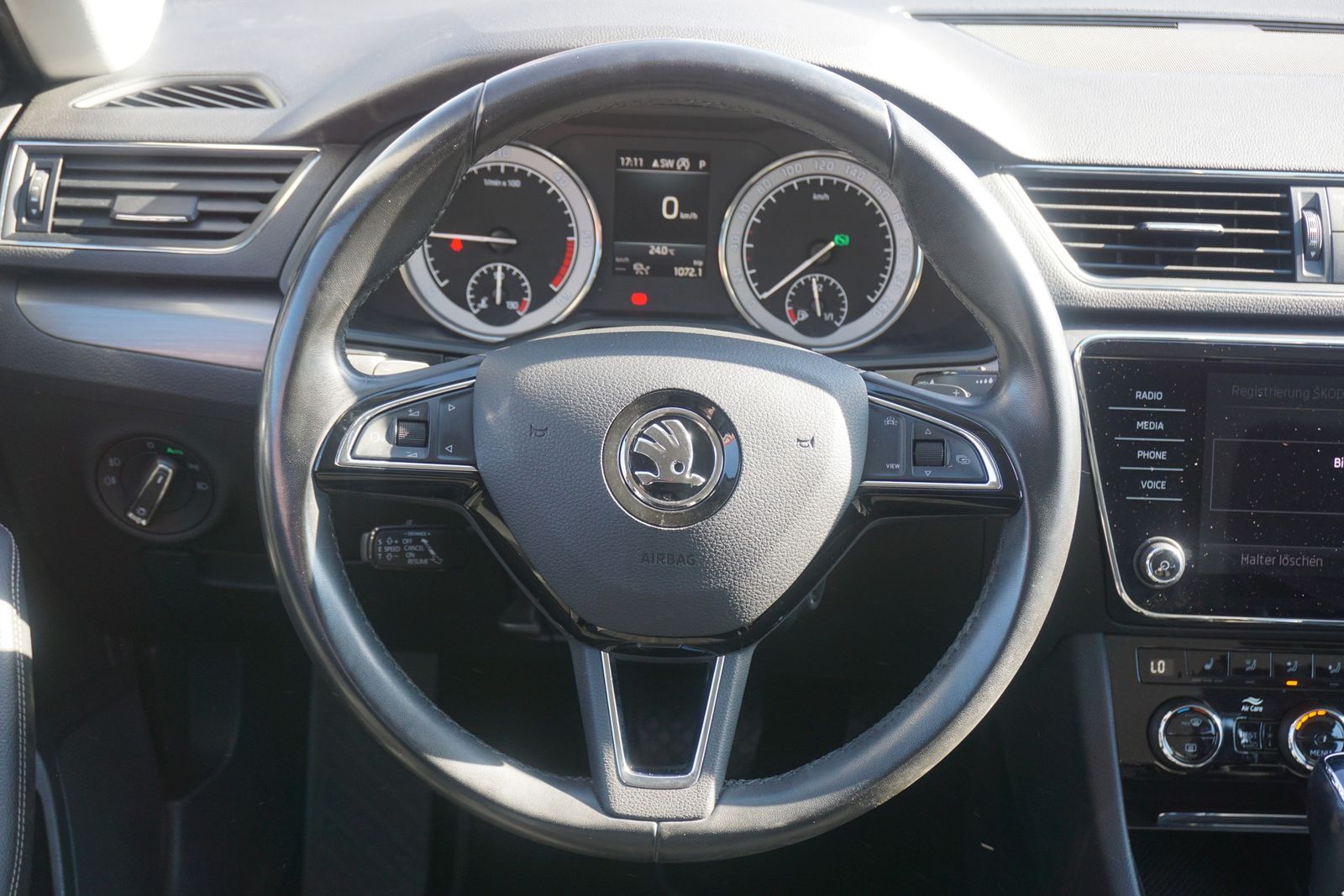 Skoda Superb Combi 2.0 TDI Style 4x4 DSG LED Navi ACC foto 17