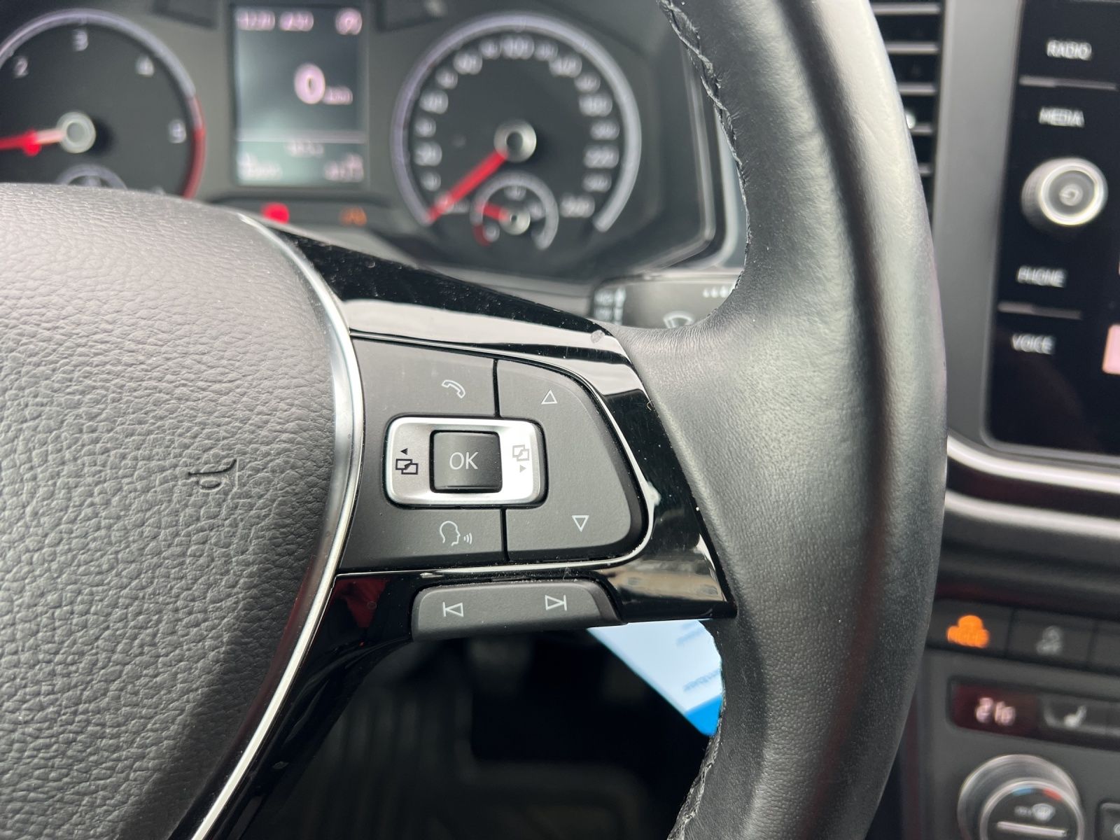 Fahrzeugabbildung Volkswagen T-Roc TDI Basis Navi SHZ SHZ Klima