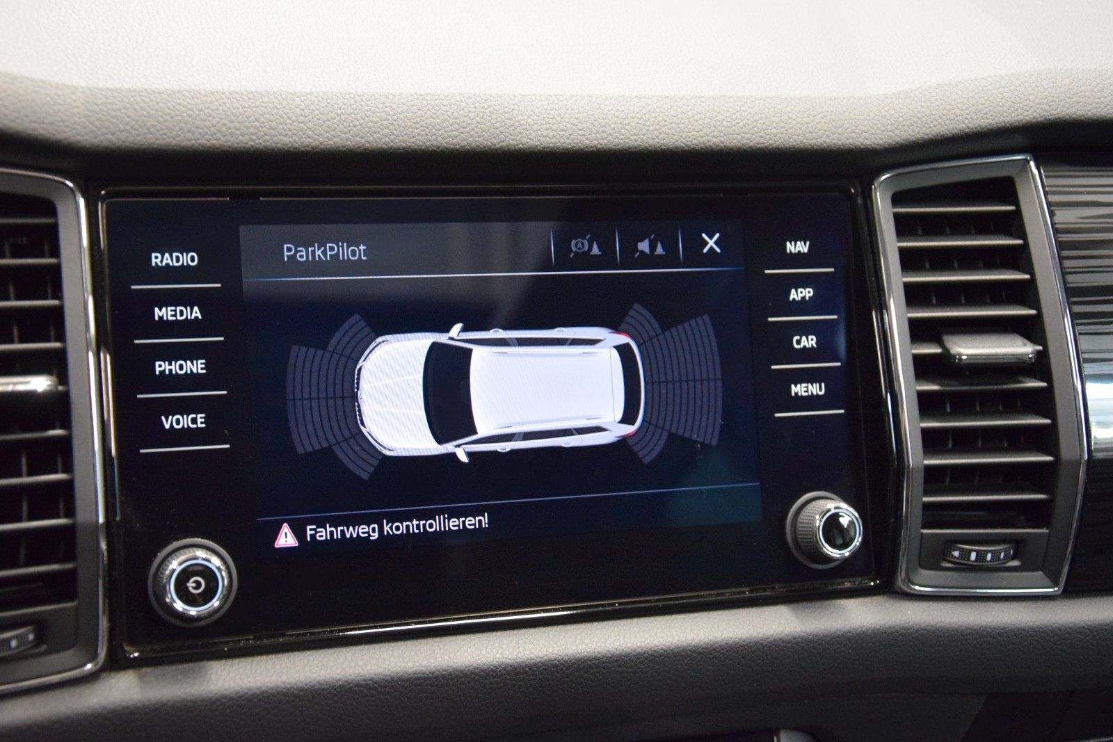 Fahrzeugabbildung SKODA Kodiaq Style 4x4 Pano LED Keyless Sitzbelüf. AHK