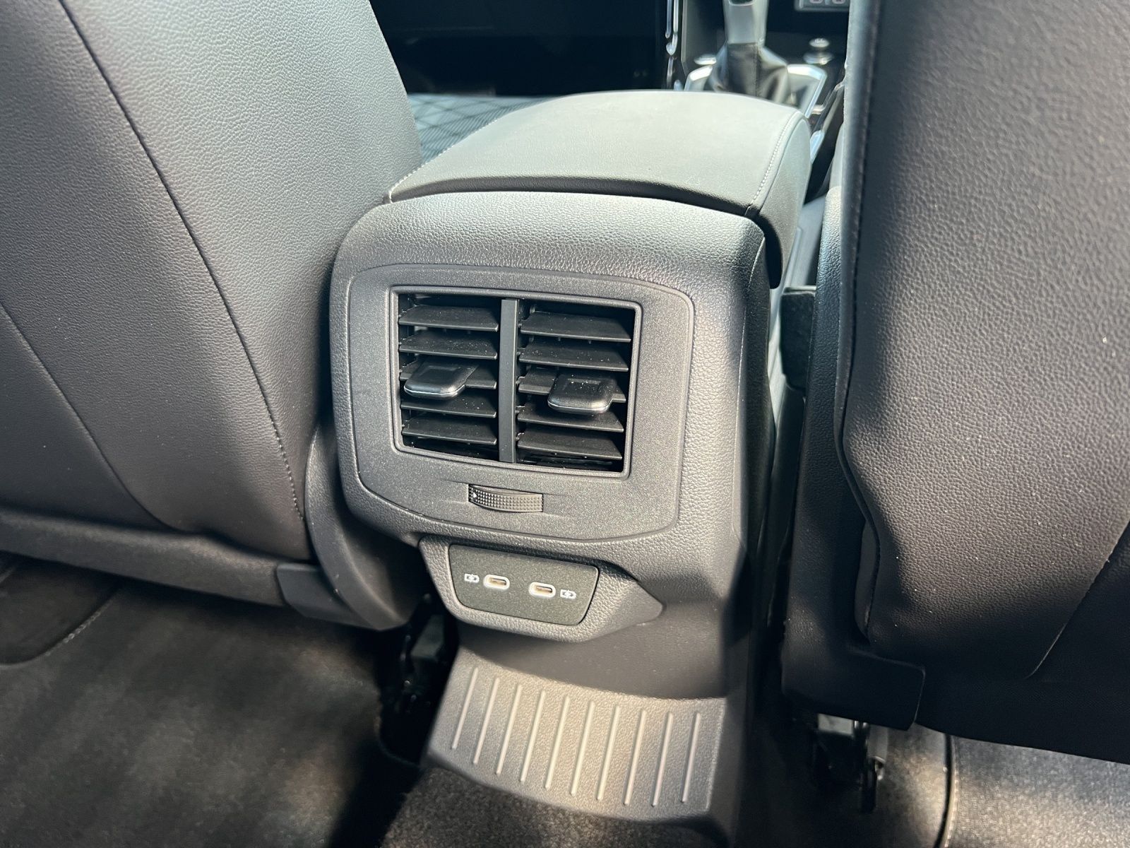 T-Roc R-Line 1.5 TSI DSG Standhzg.