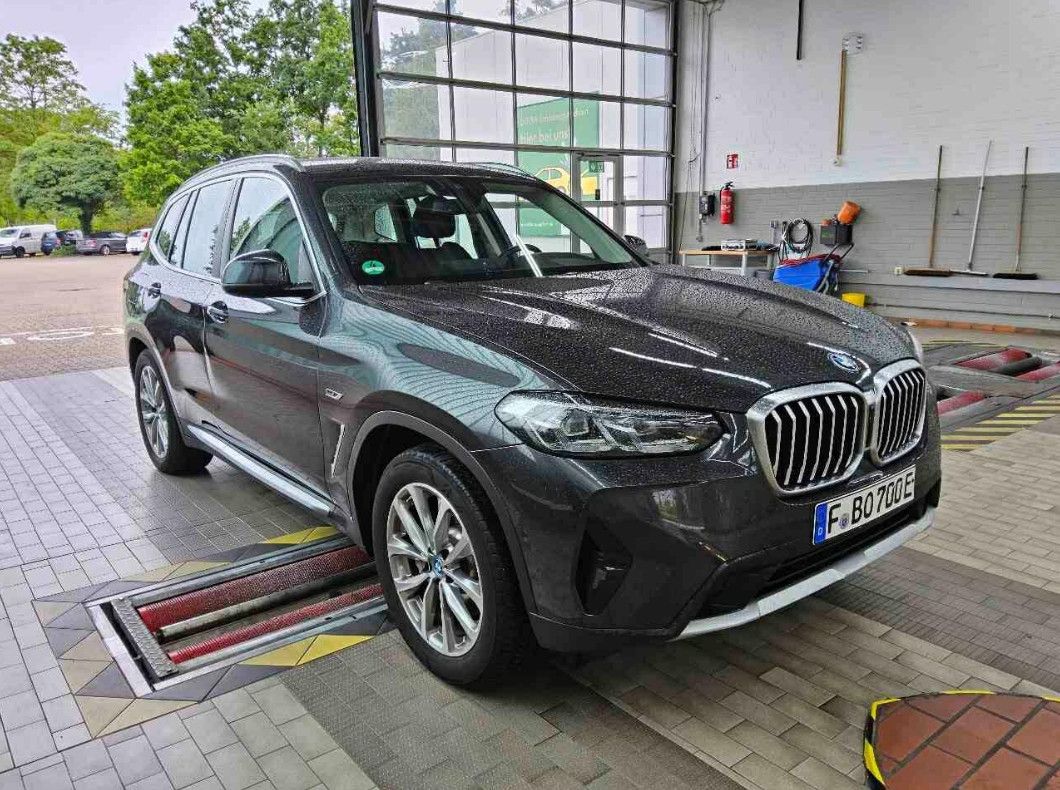Fahrzeugabbildung BMW X3 xDr. 30e LED+/NAVI+/VIRTU/HIFI/SHZ/RFK/AHK/8F