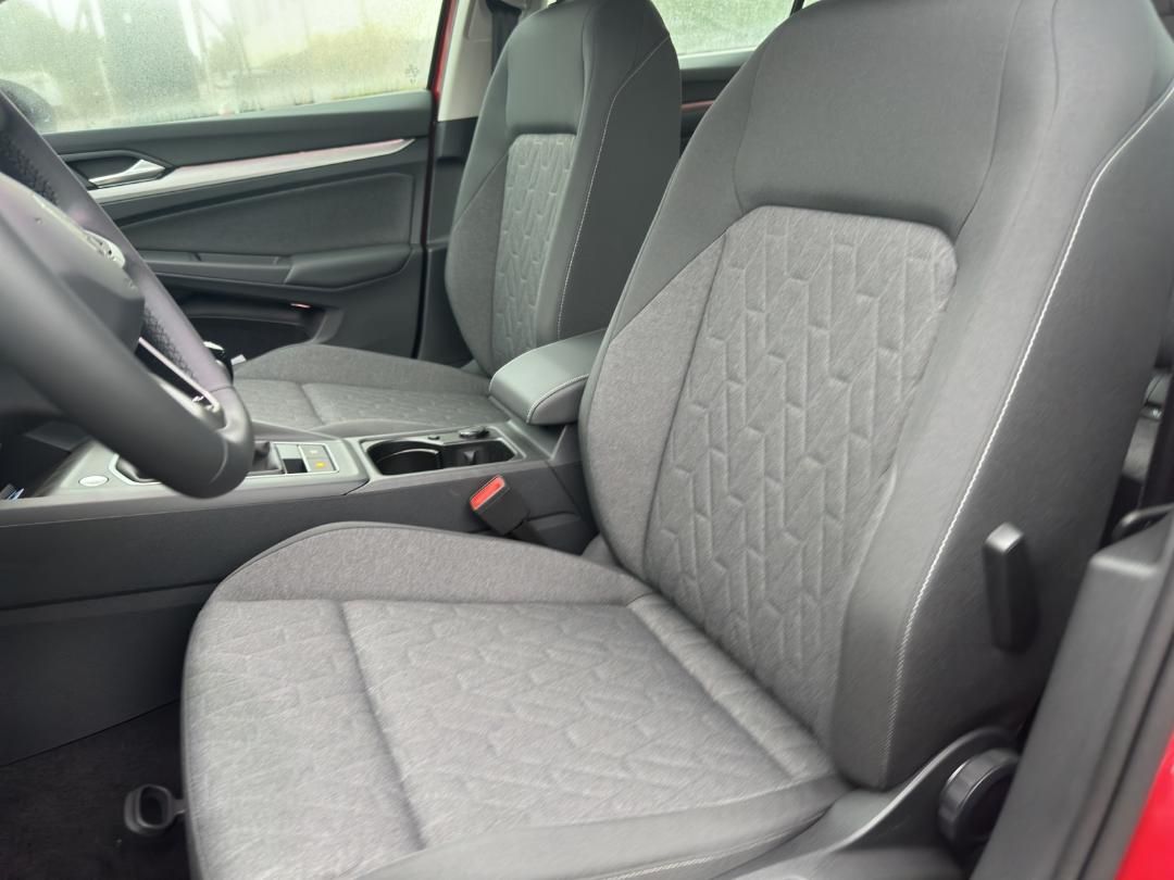 Fahrzeugabbildung Volkswagen Golf Life VIII Life, App Connect , Climaautonati