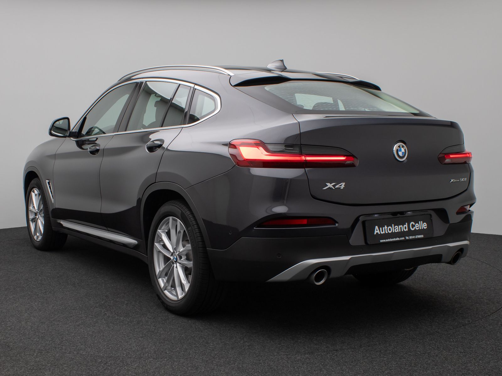 Fahrzeugabbildung BMW X4 xD30i xLine Panorama Kamera HUD HiFi DisplKey