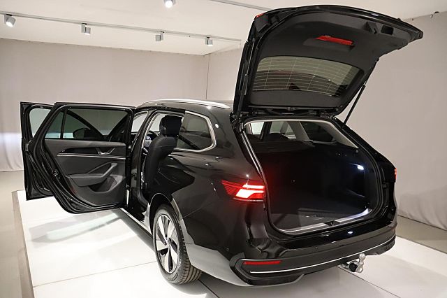 Passat Variant Business 1.5l eTSI 150 PS DSG AHK