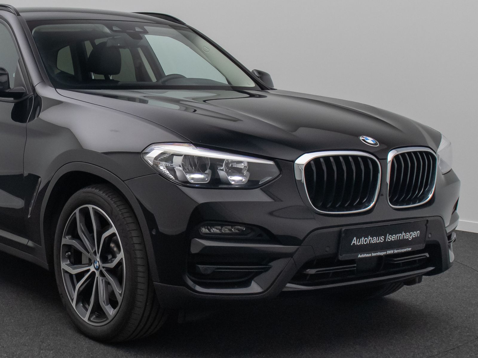 Fahrzeugabbildung BMW X3 xD30d Kamera HUD HiFi DisplKey Komfort 20Zoll