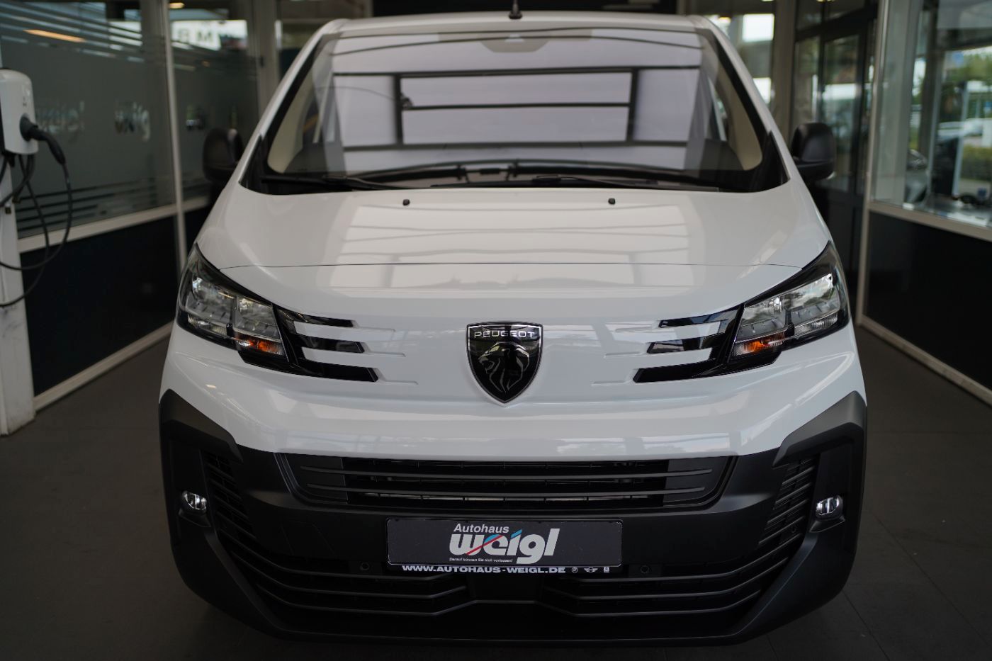 Fahrzeugabbildung Peugeot Expert DoKa L3 BlueHDi 180 EAT8 Doppelkabine