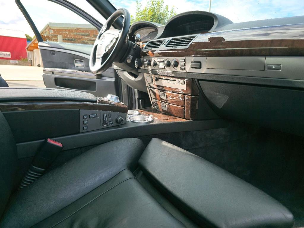 BMW 730