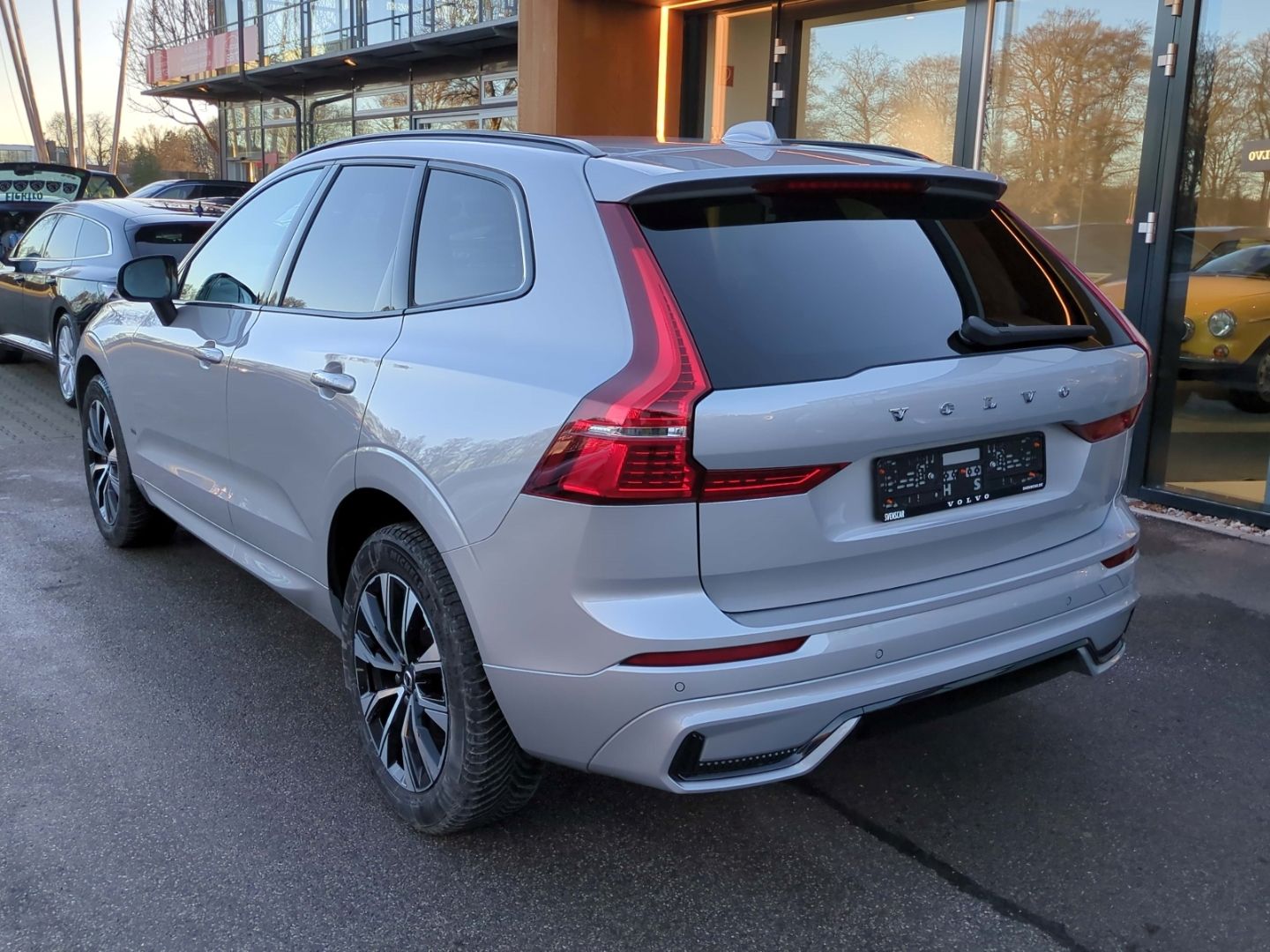 Volvo XC60 B4 AWD Plus Dark Leder Navi HarmanKardon Me foto 5
