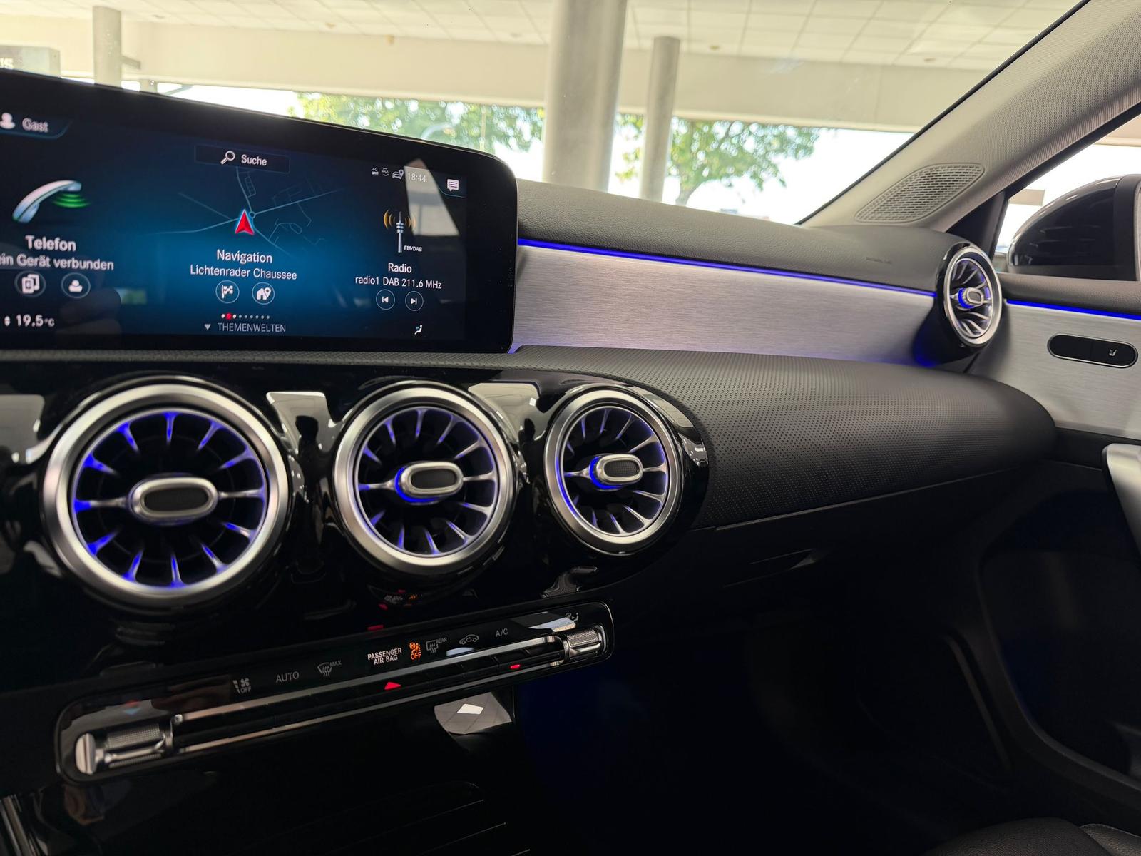 Mercedes-Benz A-Class Leder*Navi*KAM*MBUX*Night-Paket*AMBIENTE*, миниатюра 16