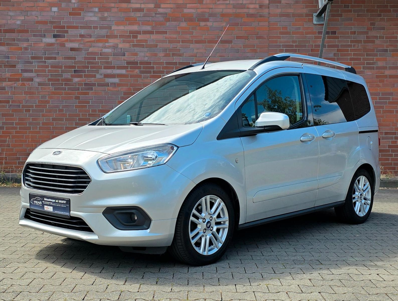 Ford Tourneo Courier Titanium