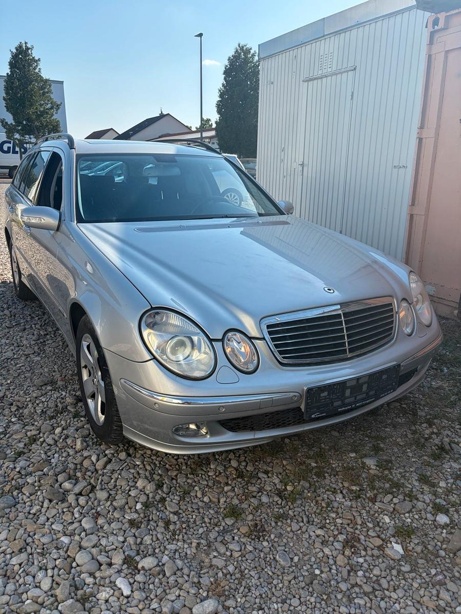Mercedes-Benz E320 2004 — rear view