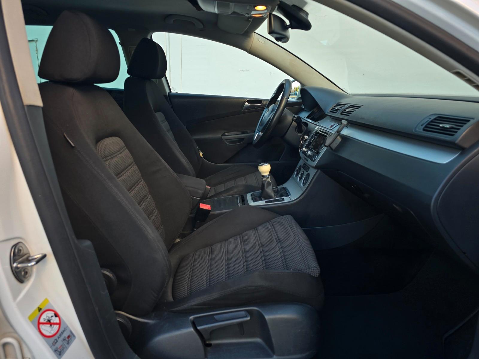 Volkswagen Passat 2009 — photo 14