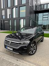 Volkswagen Touareg  R-Line, IQ Matrix, Pano, Allradlenkung - VW Touareg Gebrauchtwagen in Braunschweig