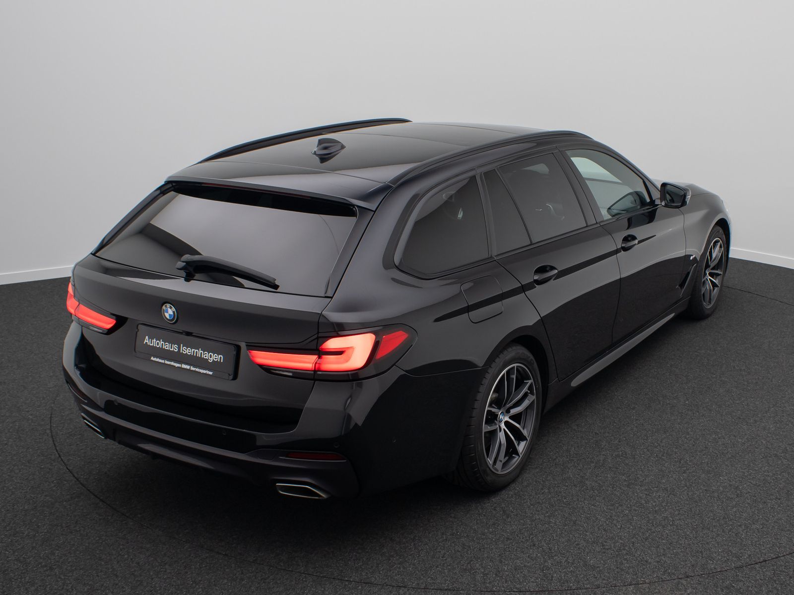 Fahrzeugabbildung BMW 520d xD M Sport Panorama Kamera DAB H/K Alarm