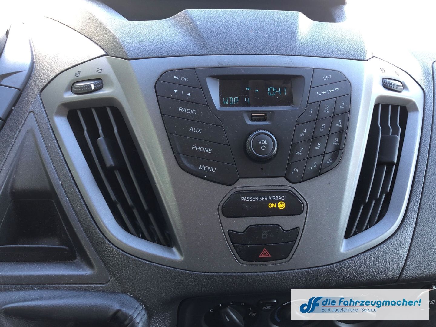 Fahrzeugabbildung Ford Transit Custom Kombi 300 L1 2.2 TDCi *2545