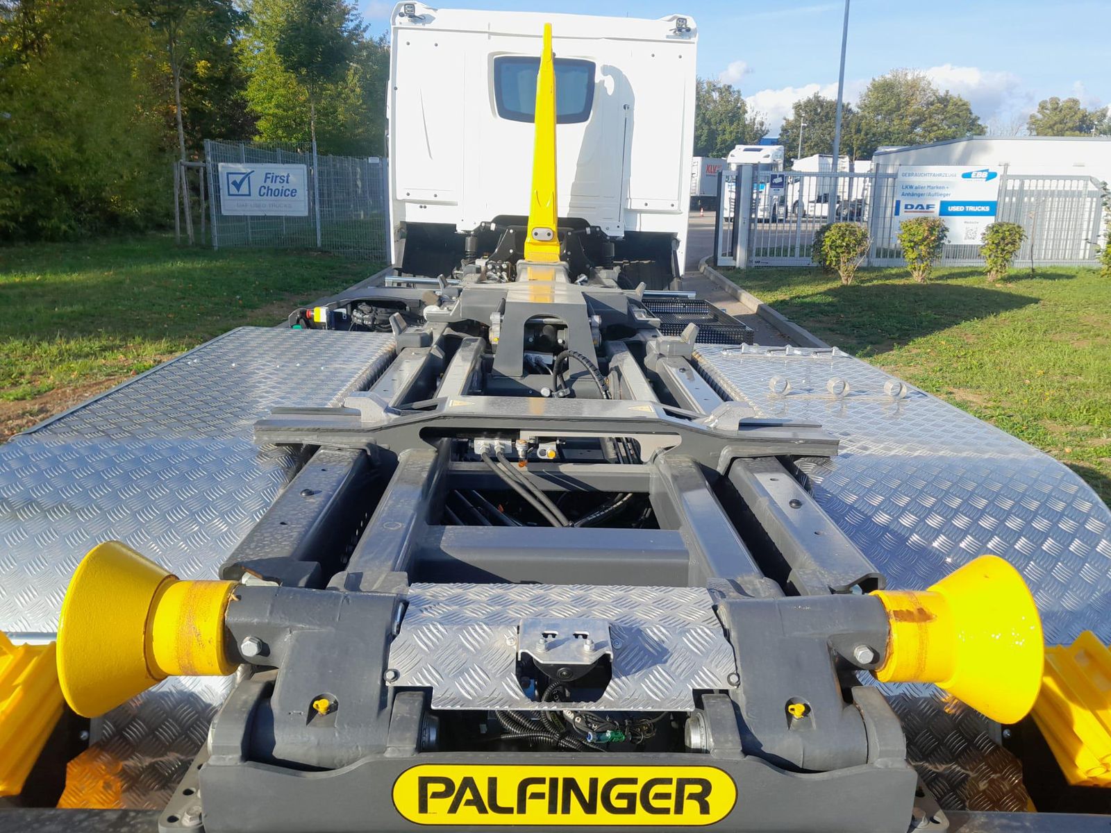 Fahrzeugabbildung DAF FAN XF 480 NGD Abrollkipper PHT 20 Palfinger