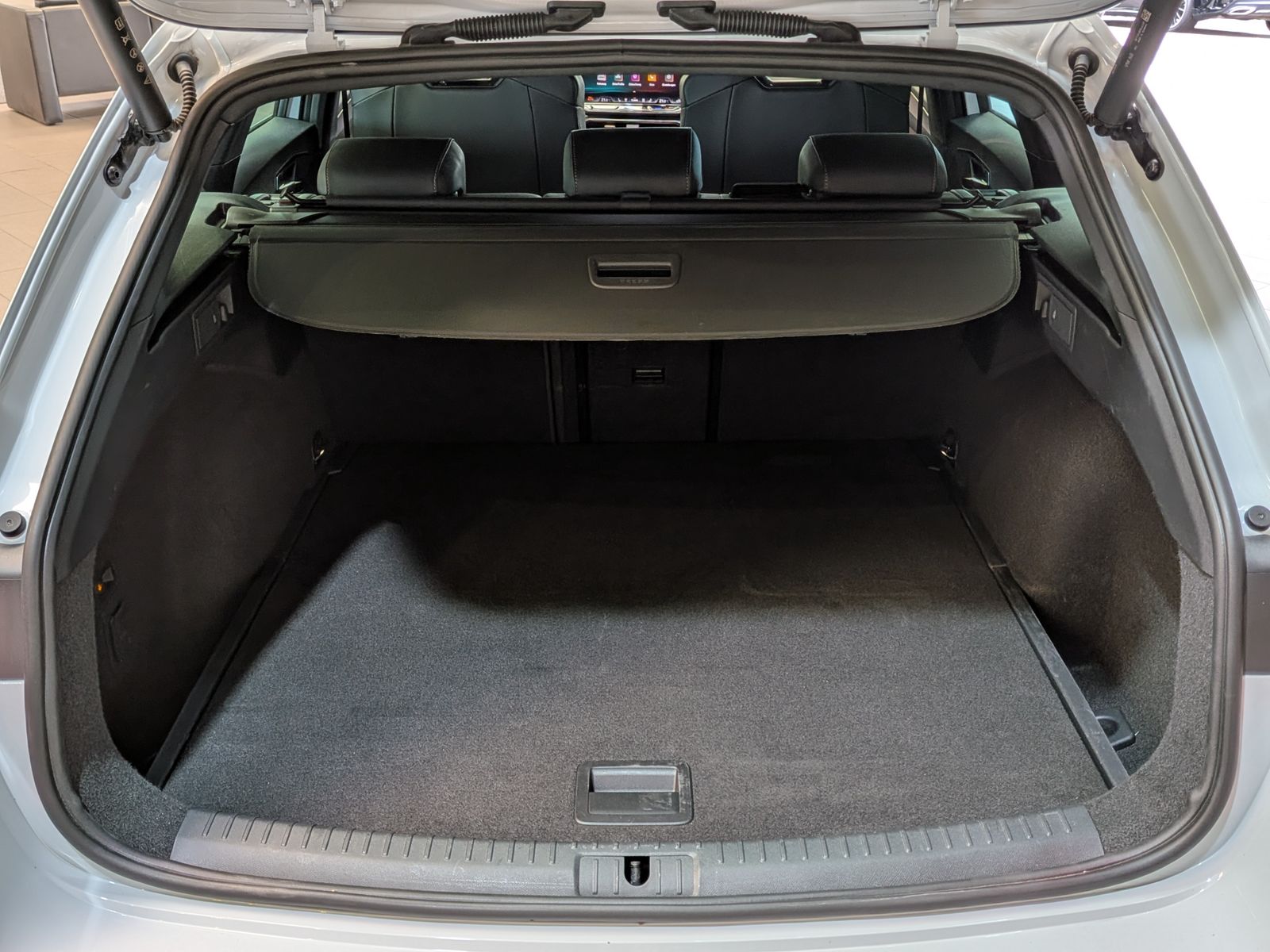 Fahrzeugabbildung CUPRA Leon 1.5 eTSI DSG DYNAMIC-EDGE-PAKET*CAM*AHK*18"