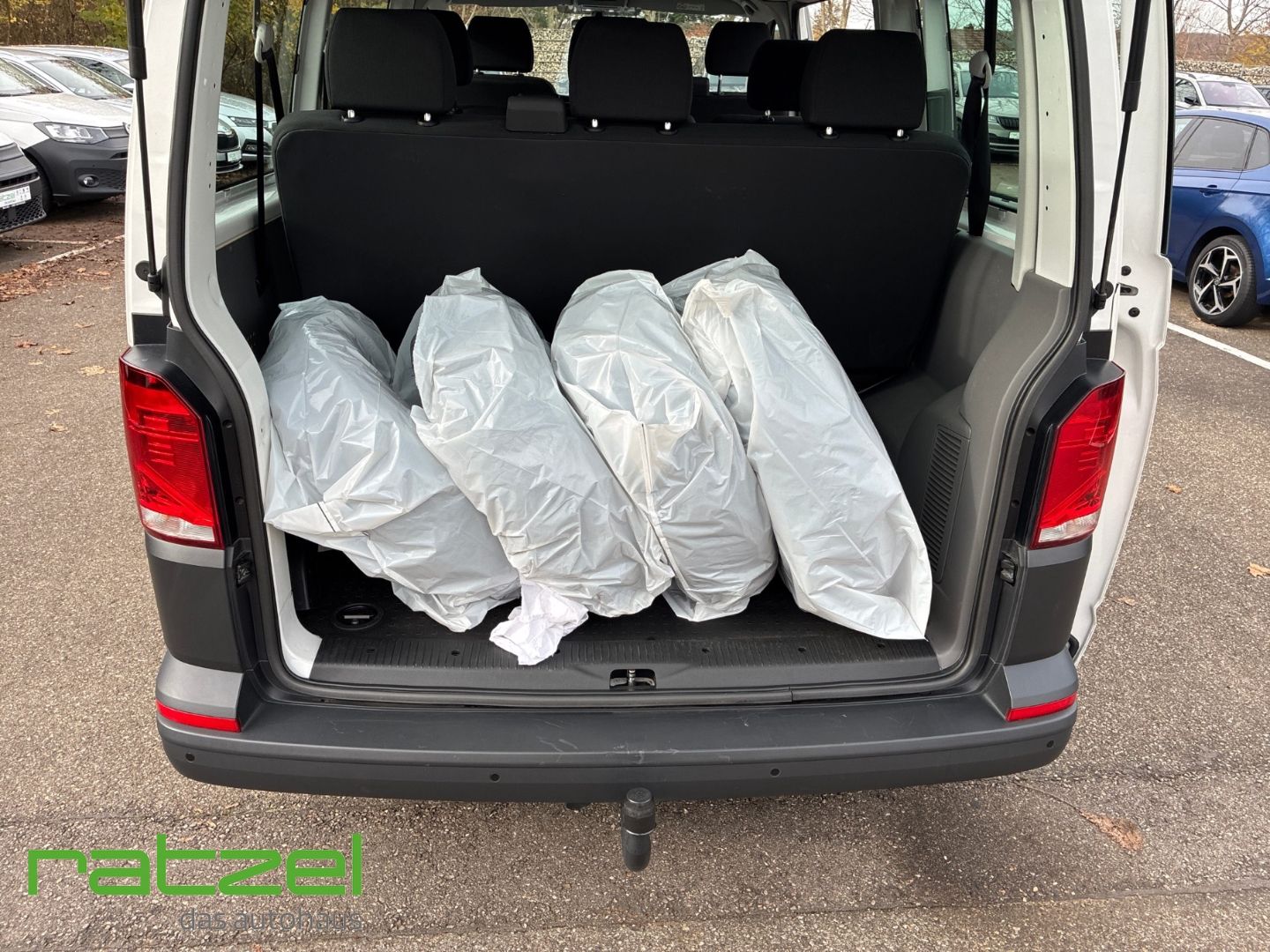 Fahrzeugabbildung Volkswagen T6.1 Kombi 2.0 TDI 9 Sitzer AHK Navi