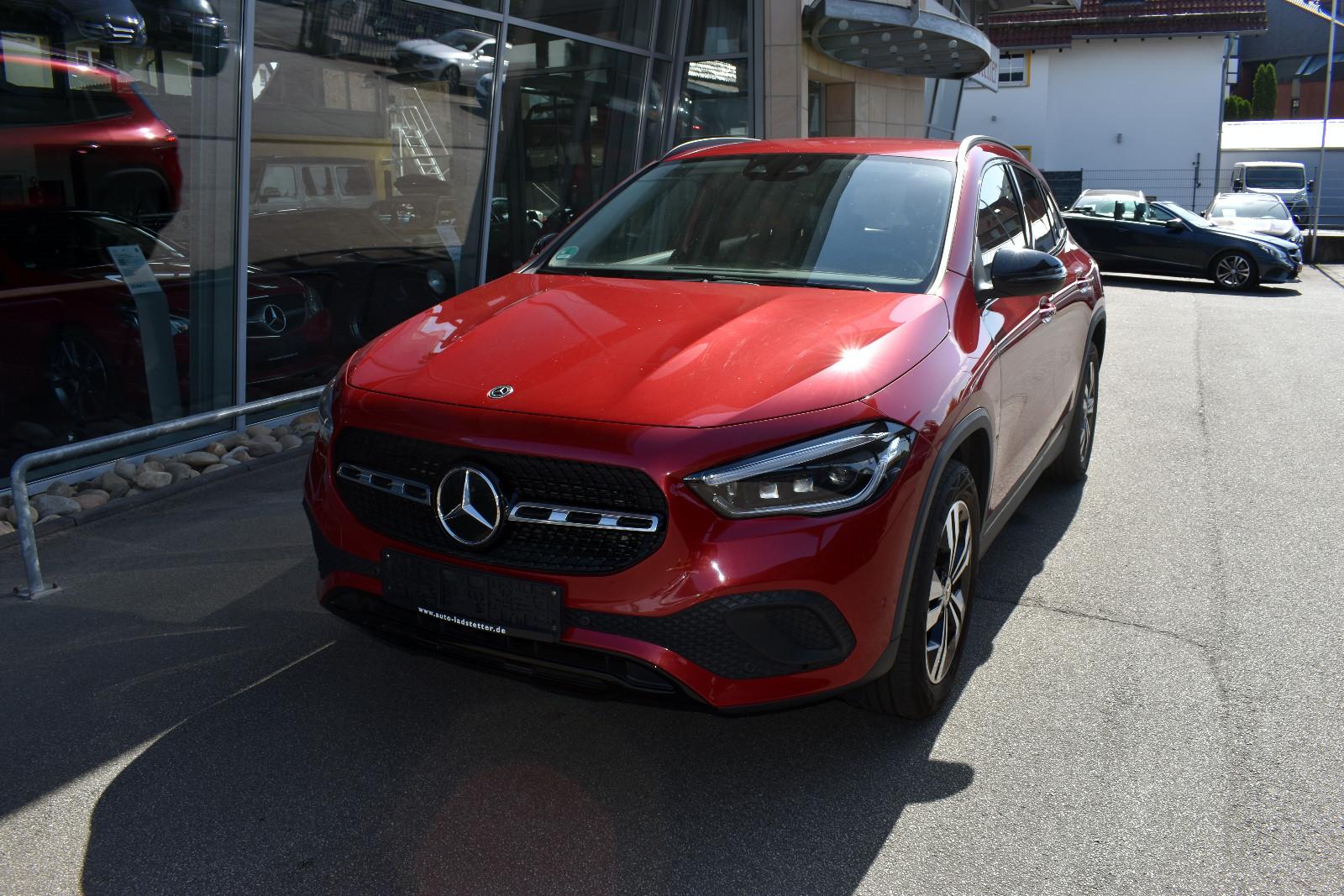 Mercedes-Benz GLA220d 4M *Designo*Kamera*Night-Paket*LED*