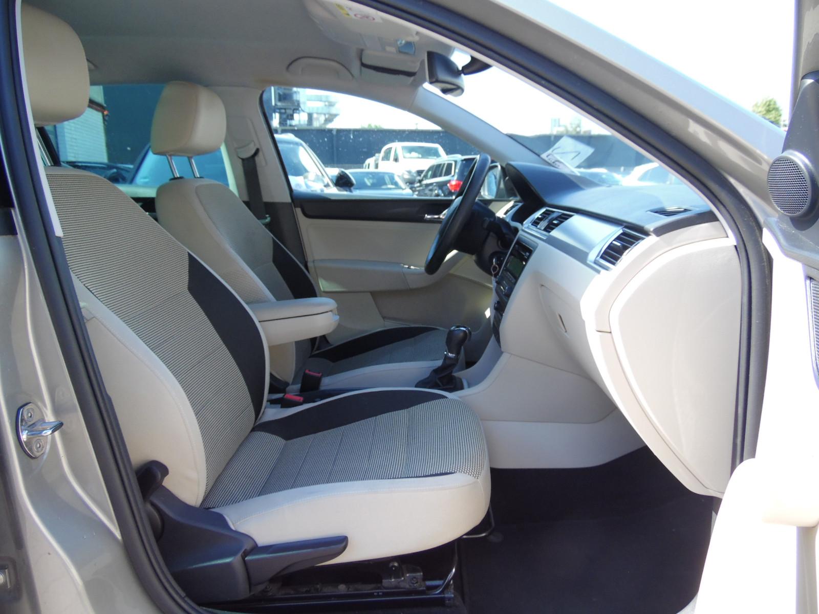 Skoda Rapid 2014 — photo 9
