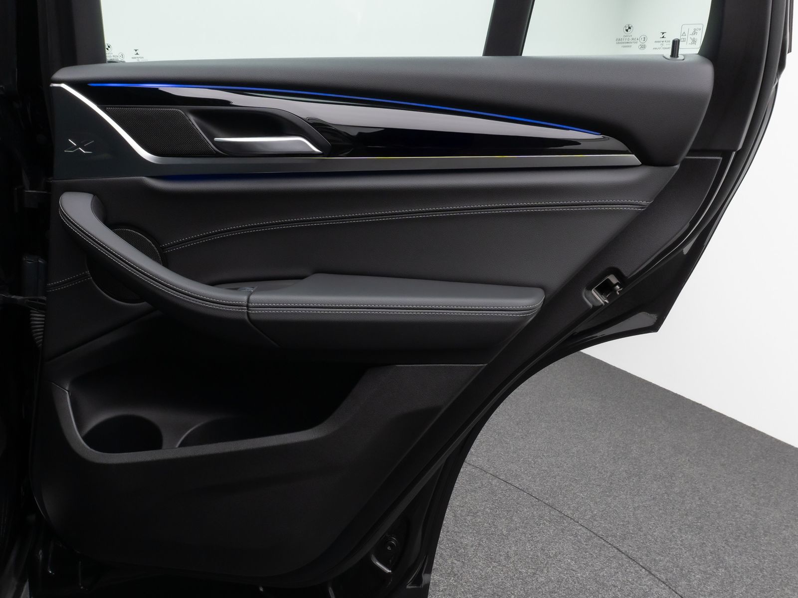 Fahrzeugabbildung BMW X4 xD30i xLine Panorama Kamera HUD DAB HiFi AHK