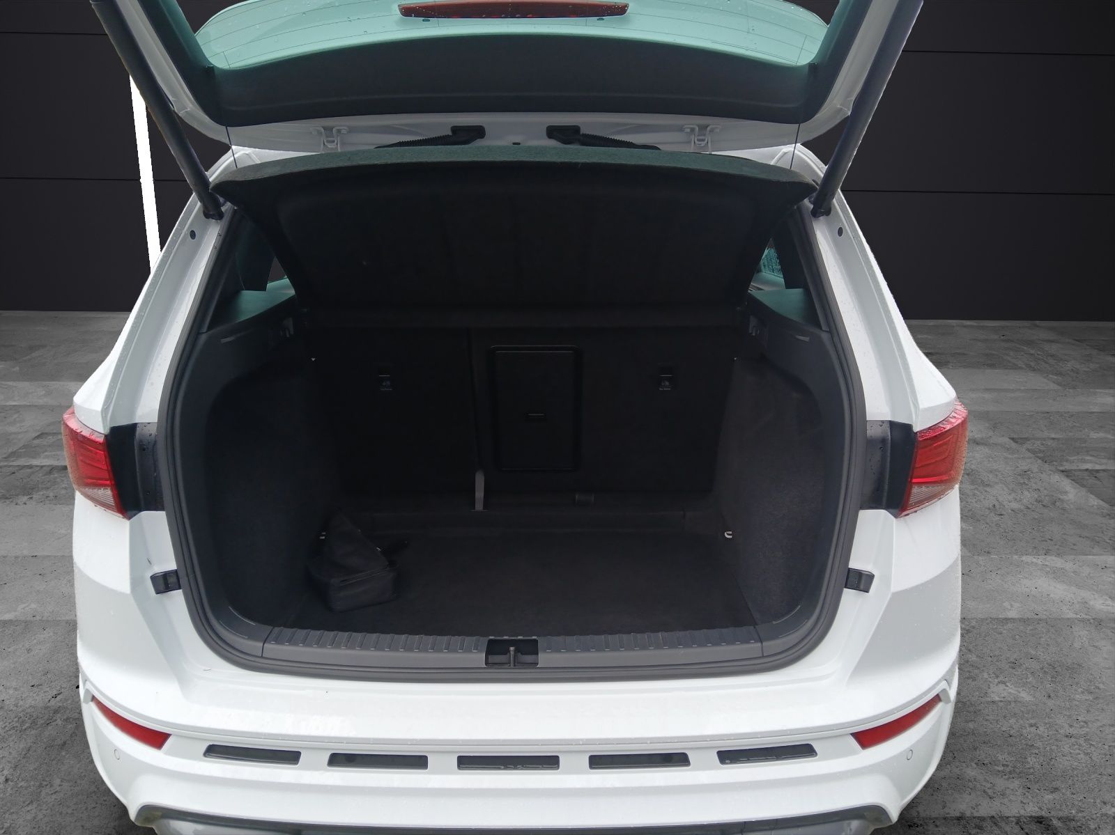 Fahrzeugabbildung CUPRA Ateca TSI DSG 4Drive LED AHK Navi Pano AID ACC P