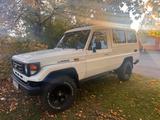 Toyota Land Cruiser HZJ 78 Buschtaxi - Toyota Land Cruiser: Hzj 78
