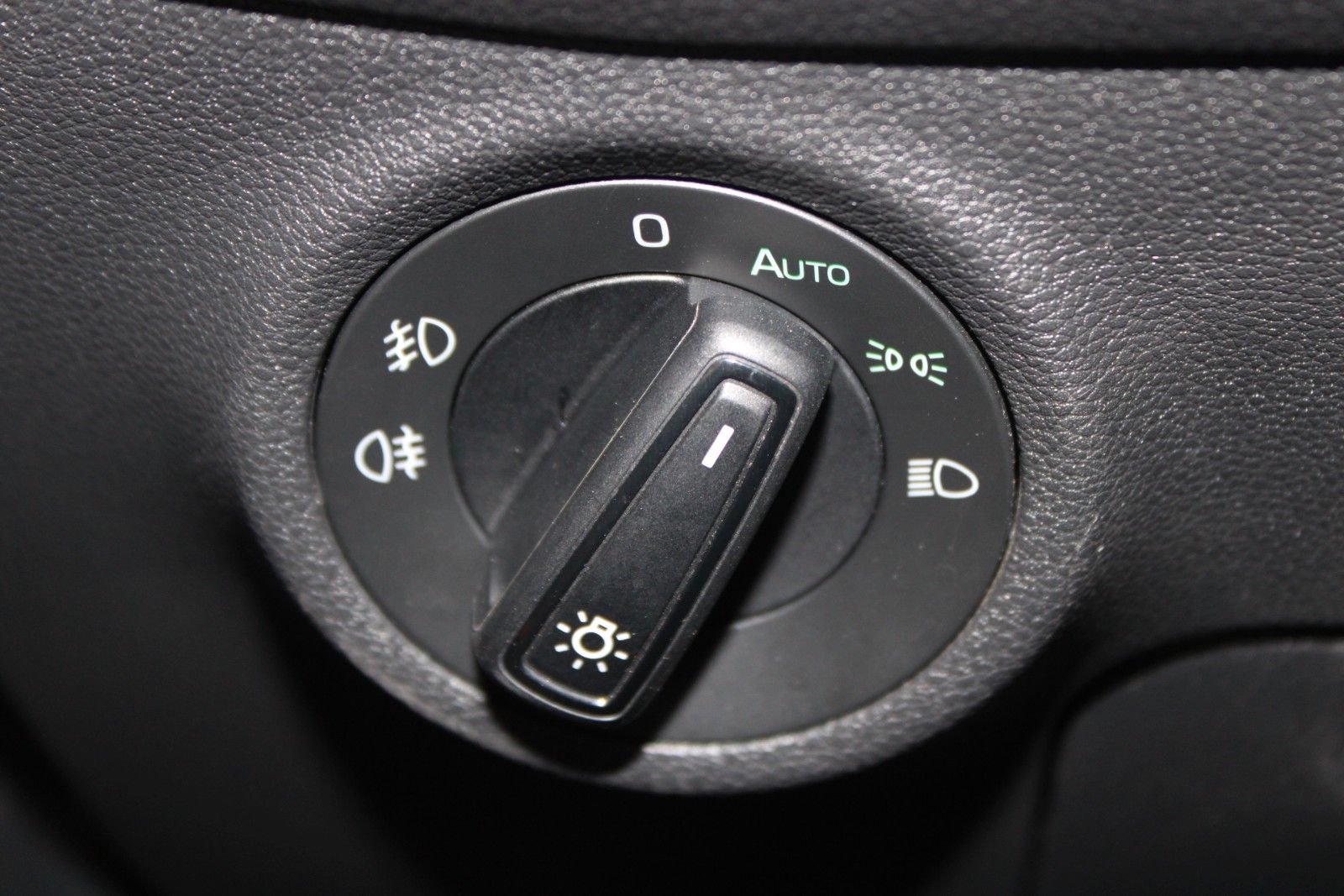 Fahrzeugabbildung SKODA Kodiaq DSG 4x4 SOLEIL LED AHK LEDER ACC STDHZ