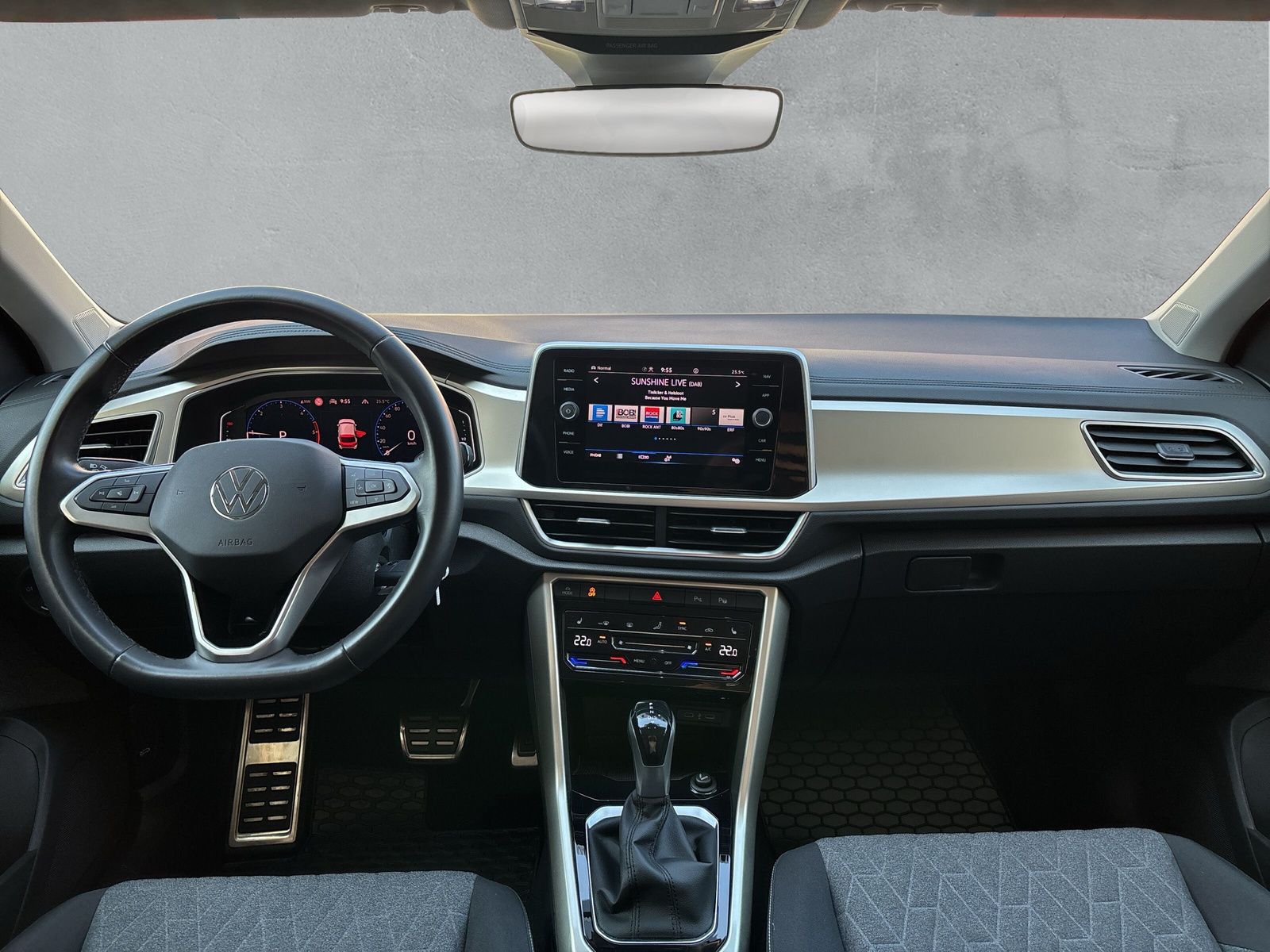 Fahrzeugabbildung Volkswagen T-Roc Move 2.0 TDI DSG AHK RFK App-Connect