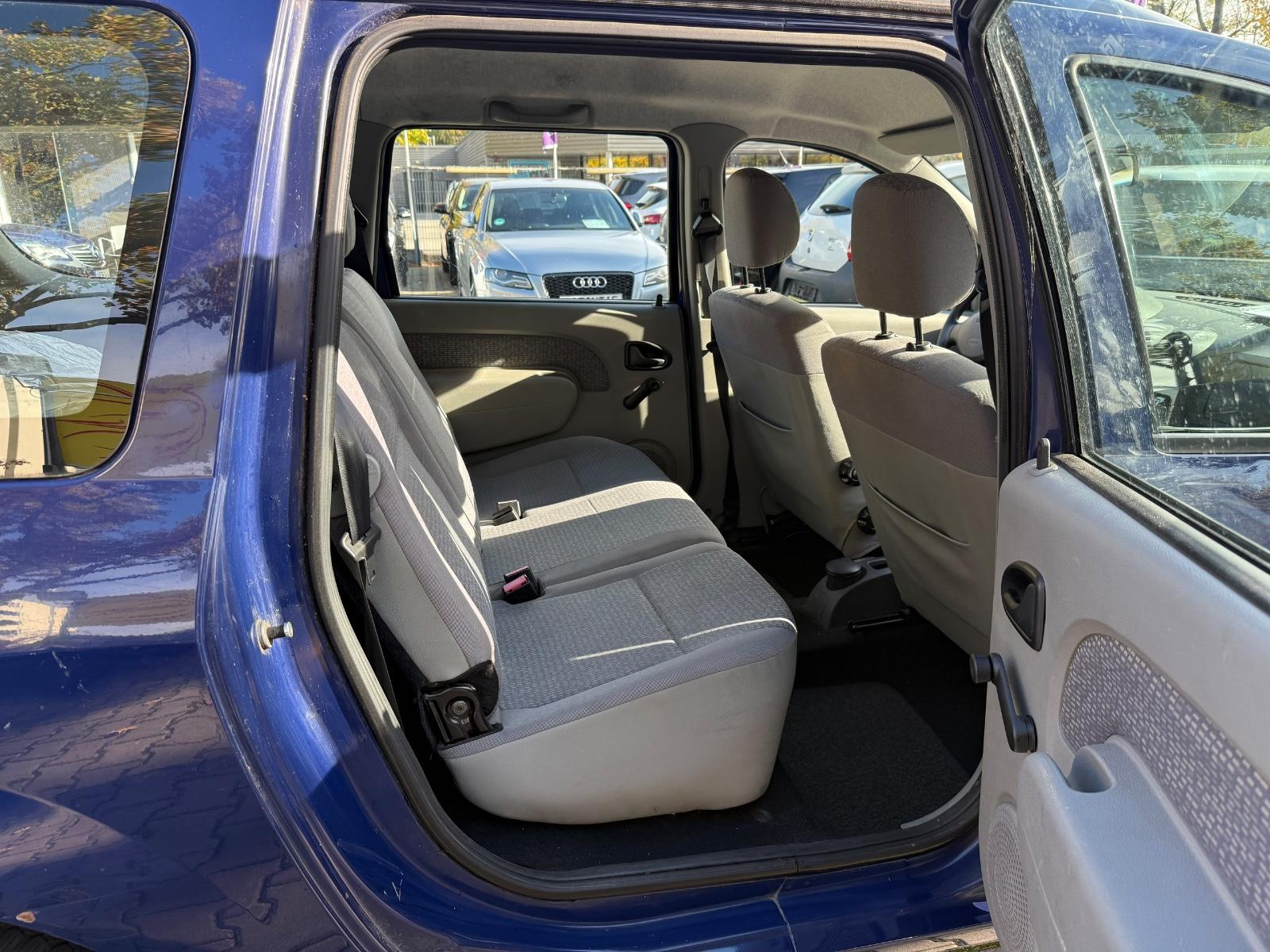 Dacia Logan 2008 — photo 11