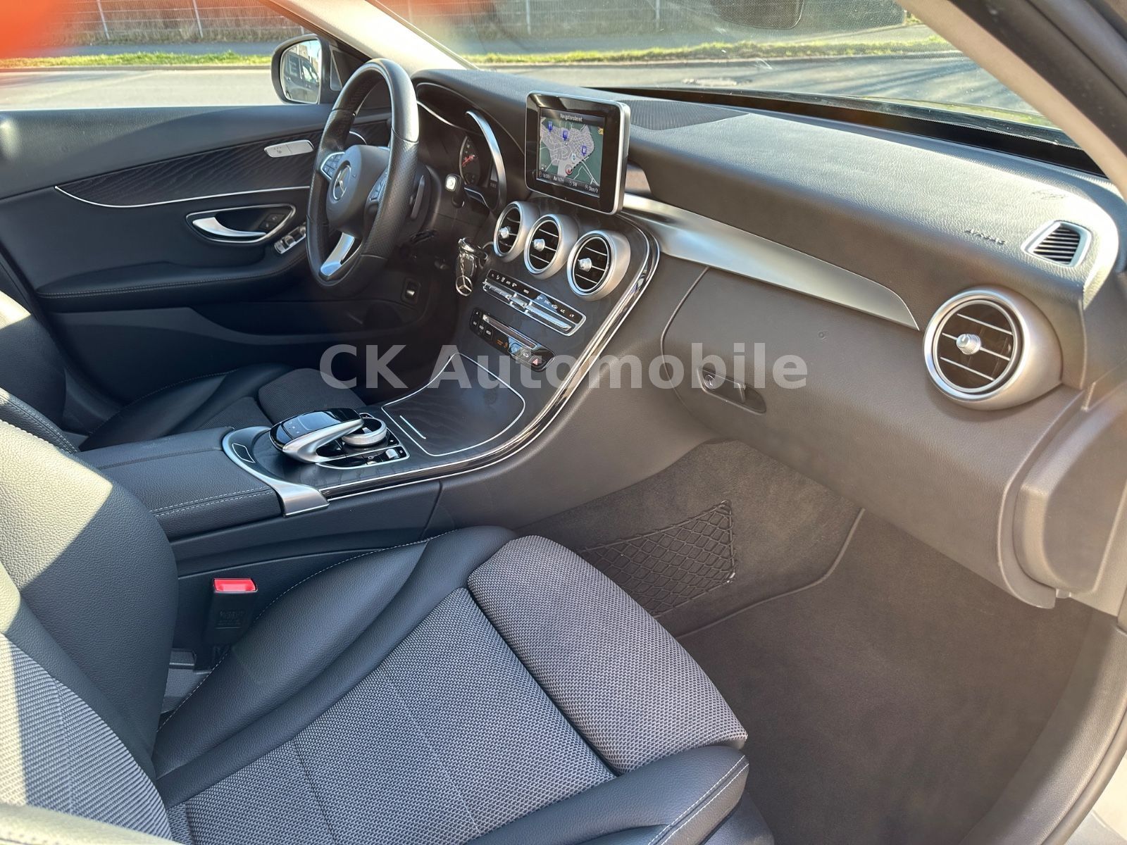 Fahrzeugabbildung Mercedes-Benz C 200 CGI Lim. Avantgarde Autom./Navi/LED/ILS