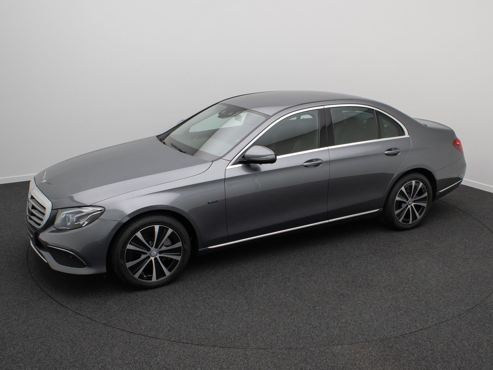 Fahrzeugabbildung Mercedes-Benz E 300 de Widscreen 360&deg; DAB AHK FahrAss HiFi 18"