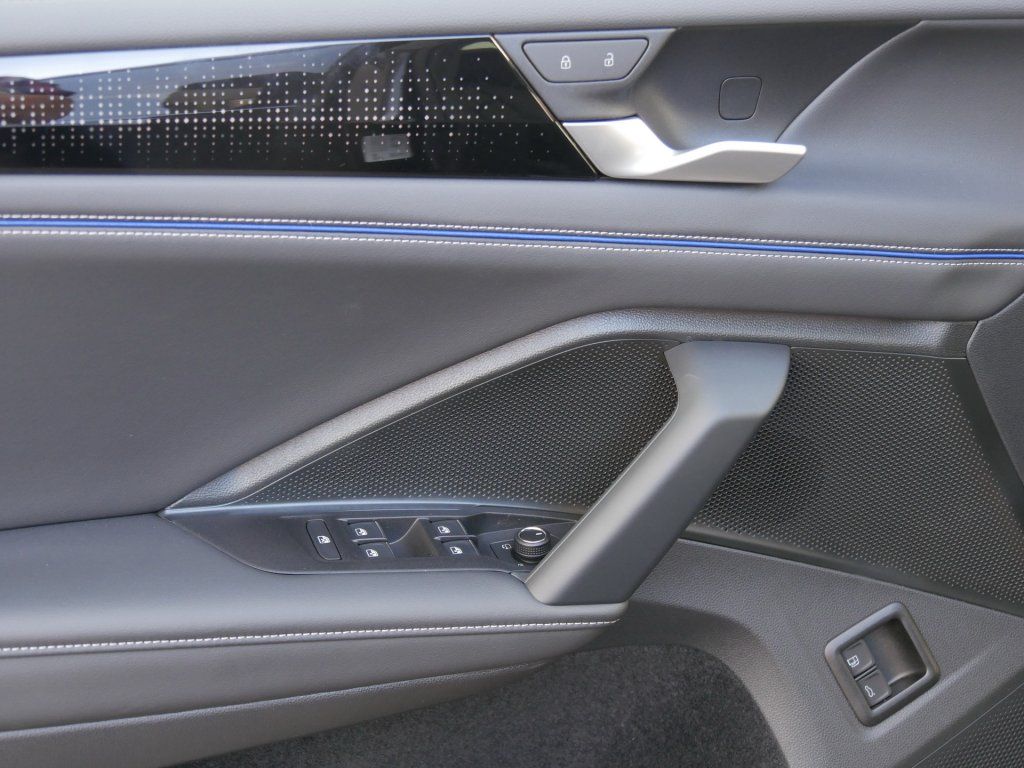 Fahrzeugabbildung Volkswagen Tiguan R-Line 1.5 TSI eHybrid DSG AHK