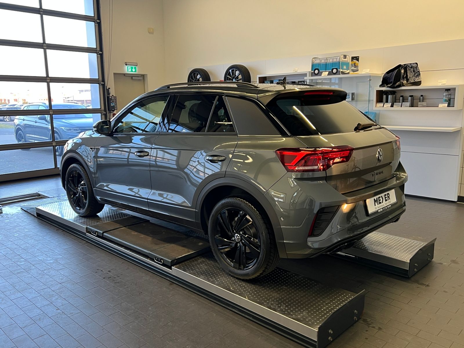 Fahrzeugabbildung Volkswagen T-Roc R-Line 1.5 TSI DSG *Black Style,AHK,Navi*